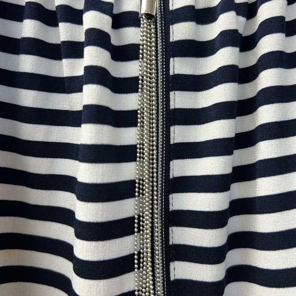 Chicos/ Stripe Off-The-Shoulder Top/ Blue & White Classic / size 1 - Picture 6 of 14